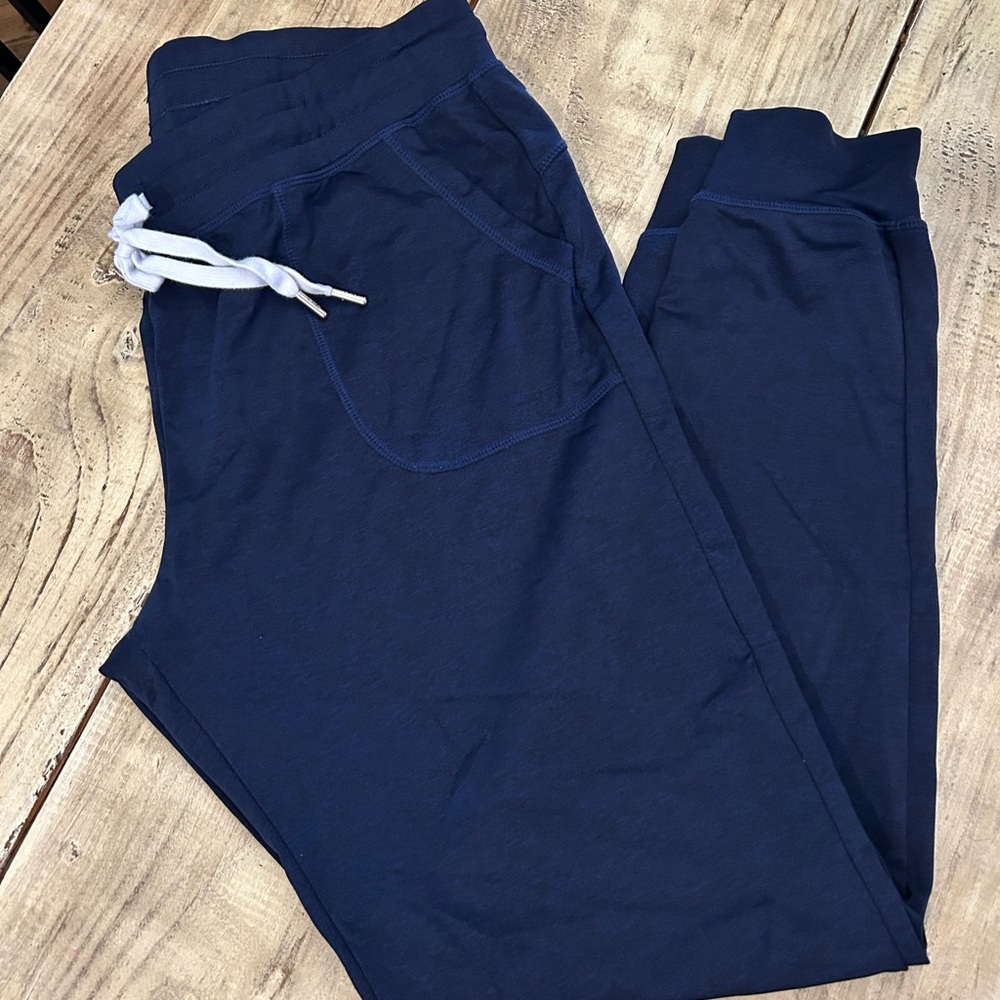 ZYIA - Set of 4! (3 leggings, 1 jogger - and a FREE pair of Fabletics joggers!) - Picture 2 of 9